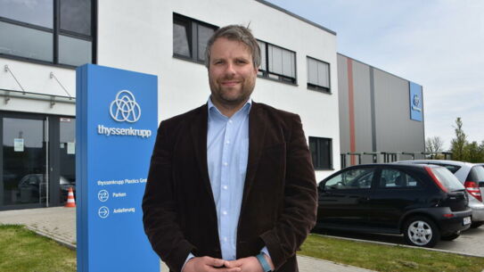 Seit einem Jahr beliefert thyssenkrupp Plastics Kunden vom hochmodernen Logistikzentrum Tornesch Oha aus